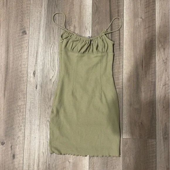 Princess polly sage green dress - Picture 2 of 2